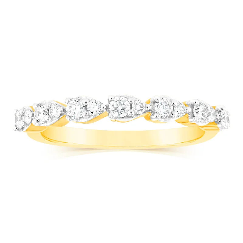 Cushion - Cut Women's Diamond Rings in Platinum with a Soft and Romantic AppearanceLuminesce Lab Grown 9ct Yellow Gold Ring in 14 Diamonds