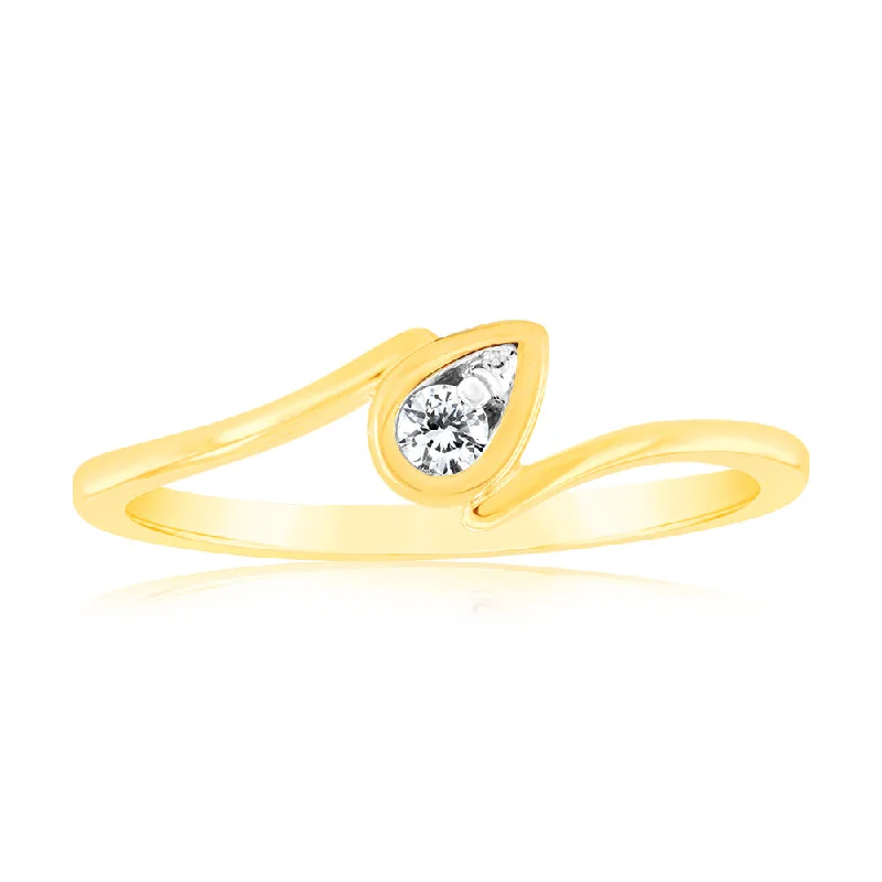 Halo - Style Women's Diamond Rings with a Center Diamond Surrounded by Smaller Diamonds in 18K Gold9ct Yellow Gold Luminesce Lab Grown Single Diamond Ring