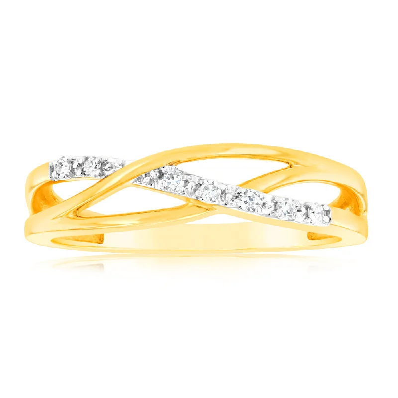 Cushion - Cut Women's Diamond Rings in Platinum with a Soft and Romantic Appearance9ct Yellow Gold Luminesce Lab Grown Ring with 7 Diamonds