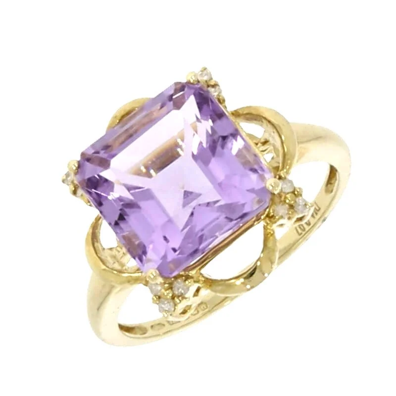 Halo - Style Women's Diamond Rings with a Center Diamond Surrounded by Smaller Diamonds in 18K Gold9ct Yellow Gold Amethyst and Diamond Dress Ring