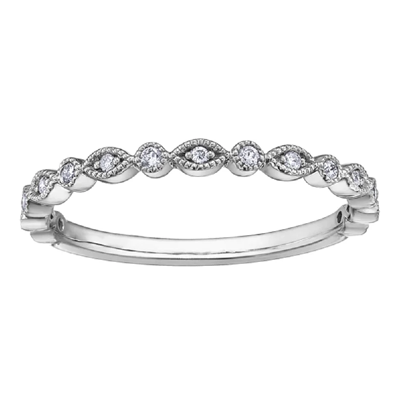 Women's Diamond Rings with Side - Stone Pave Setting for a Sparkling and Continuous ShineHalf Eternity Alternating Diamond Band