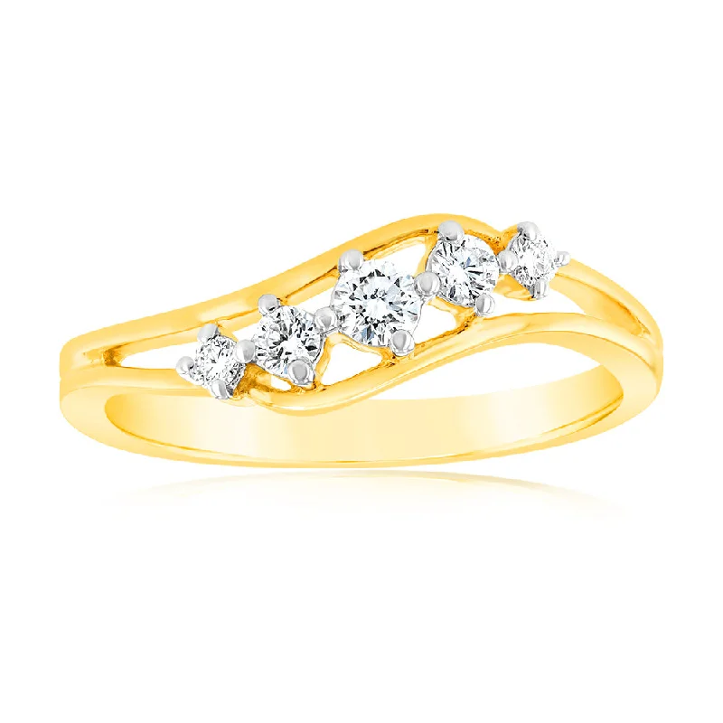 Princess - Cut Women's Diamond Rings in White Gold with a High - Clarity Diamond for a Modern Look9ct Yellow Gold Luminesce Lab Grown 1/4 Carat Diamond Ring