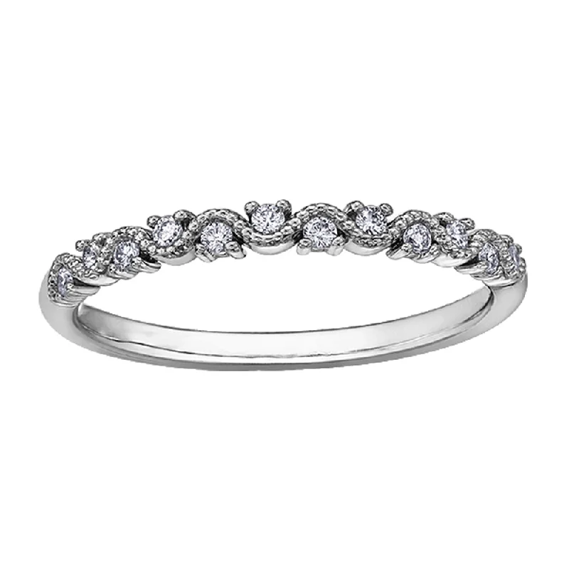 Cluster - Style Women's Diamond Rings with Multiple Small Diamonds Arranged in a Stunning PatternWavy Alternating Diamond Band