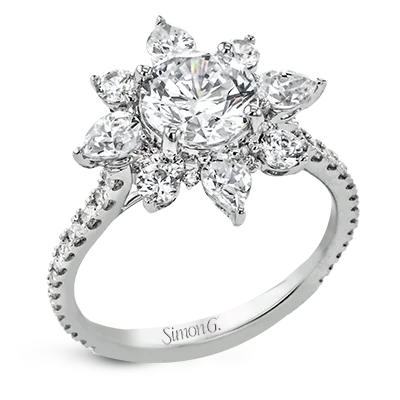 Women's Solitaire Diamond Rings with Round - Cut Diamonds and Platinum Settings for an Elegant EngagementEngagement Ring in 18k Gold with Diamonds