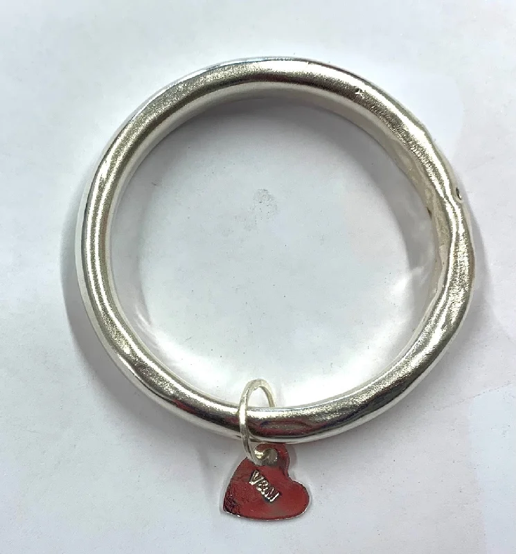 Children's Bangle Bracelets with Animal - Shaped Charms for a Cute AccessorySilver anvil bangle with heart