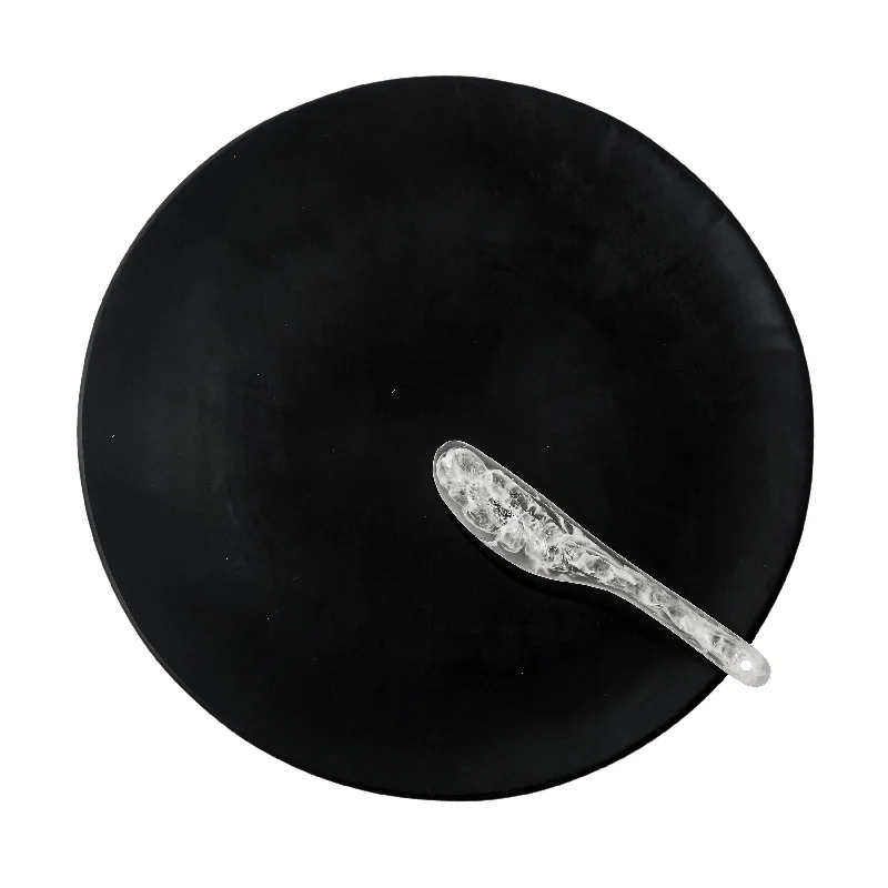 Opaque Black + White Knife