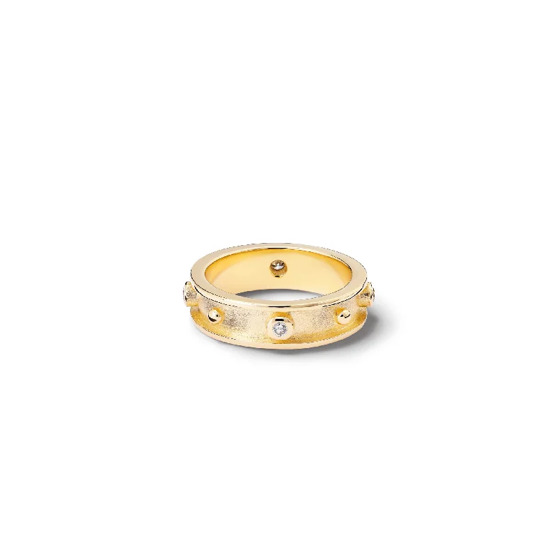 Signature - Design Engagement Rings with a Brand - Exclusive Pattern and Premium DiamondsDecimus Ring Yellow Gold - Diamond